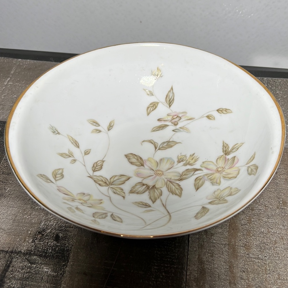 VINTAGE MEITO FINE CHINA SERVING VEGETABLE  BOWL MADE JAPAN WITH GOLD TRIM